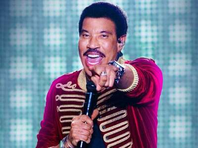 Lionel Richie And Earth, Wind & Fire - Sing A Song All Night Long